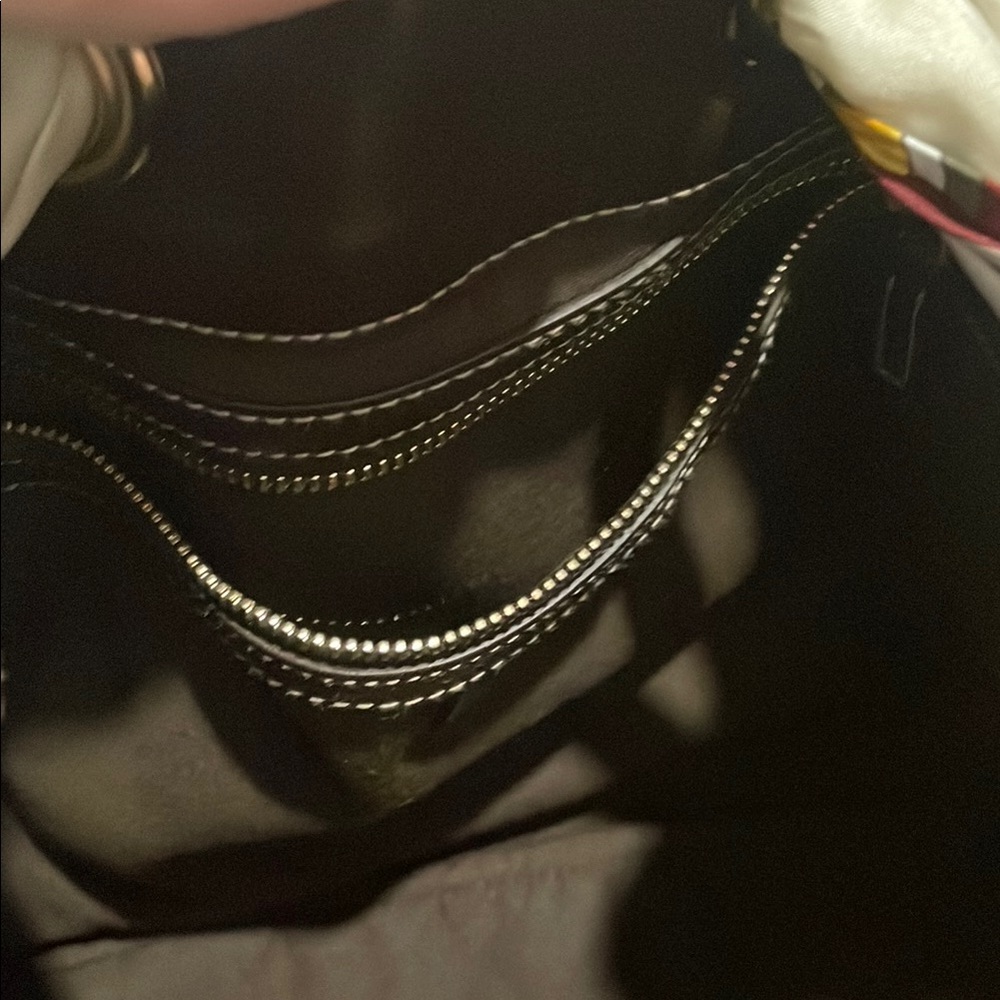 Gucci Beige and Brown Tote Bag with Red Scarf Accent - Picture 4 of 15